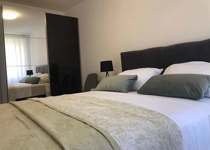 In - Sibenik Riviera 35564 *